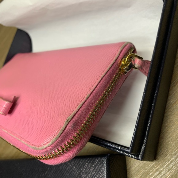 Authentic Prada Saffiano Zippy Wallet - Picture 5 of 10